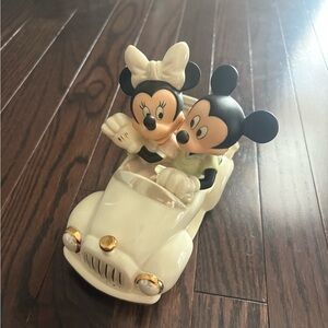 Lenox Mickey and Minnie Mouse Figurine in Car